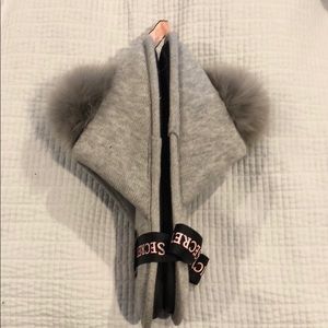 NWT Victoria’s Secret Pom Pom Slippers